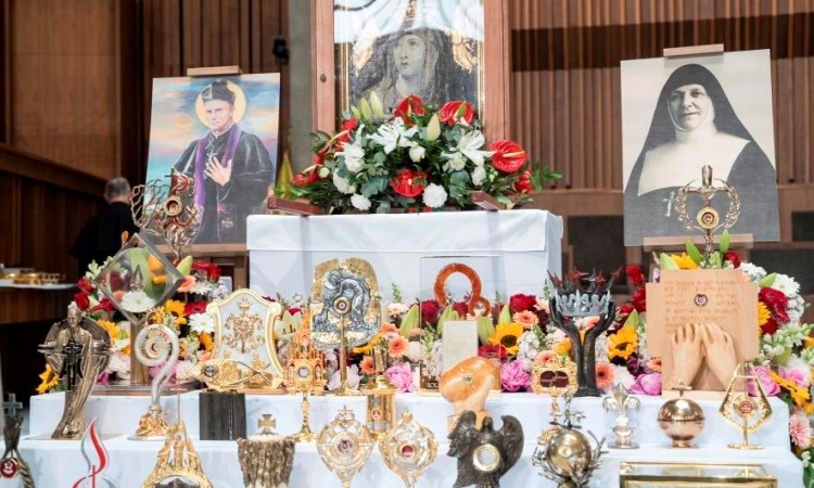WPROWADZENIE RELIKWII BŁ. KS. J. STANKA DO ŚWIĄTYNI OPATRZNOŚCI BOŻEJ w WARSZAWIE – FOTORELACJA CZ. 1
