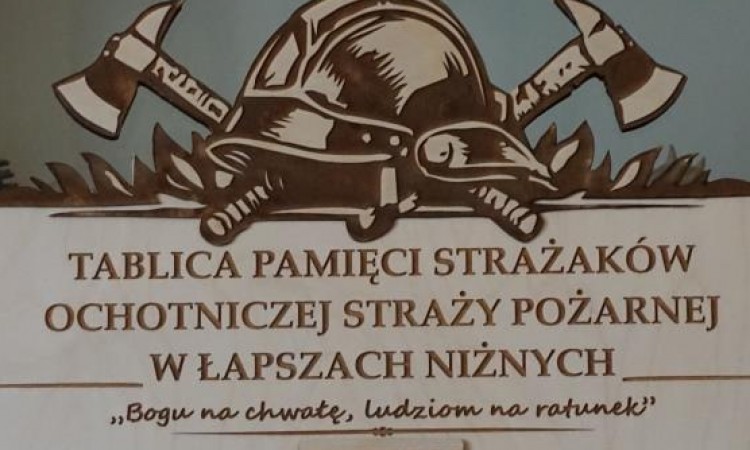 TABLICA PAMIĘCI STRAŻAKÓW OSP w ŁAPSZACH NIŻNYCH
